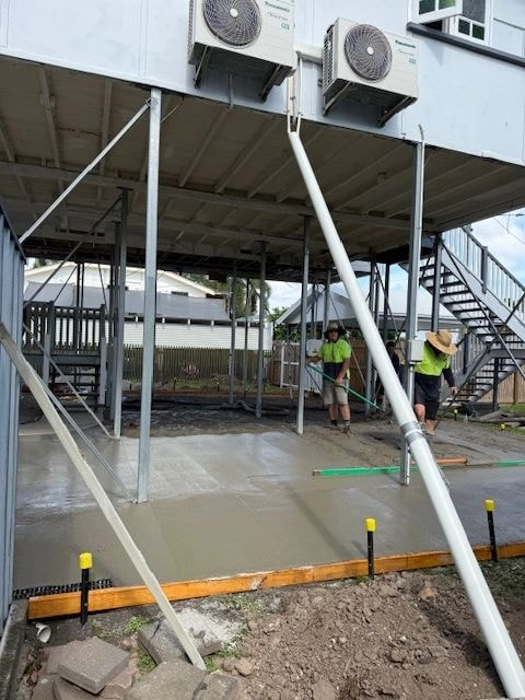 Concrete slab pour under steel frame structure